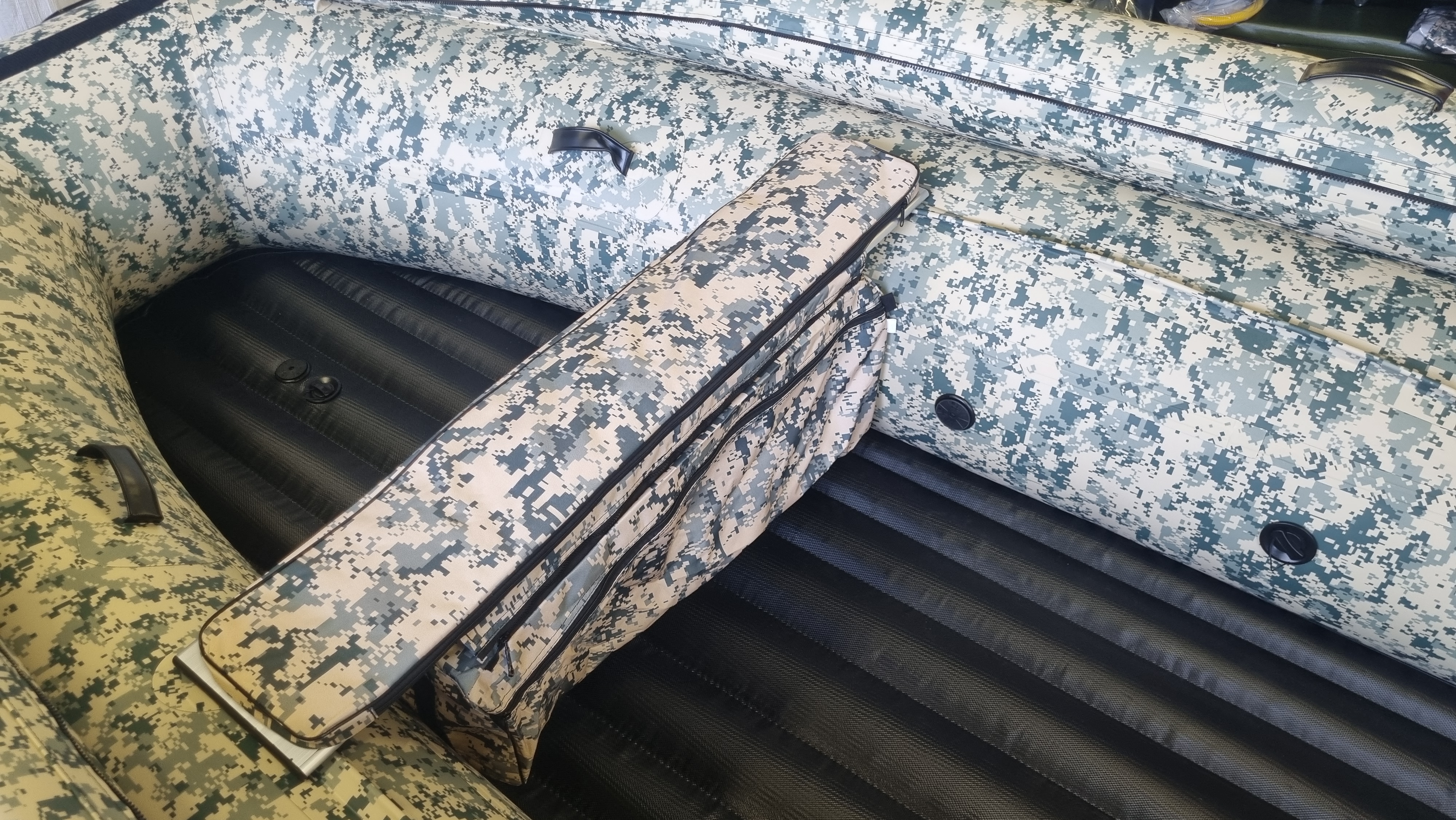 Лодка Gladiator E 450 PRO X camo